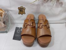 16147902 SANDALIA TIPO ZUECO PIEL CAMEL CARMELA