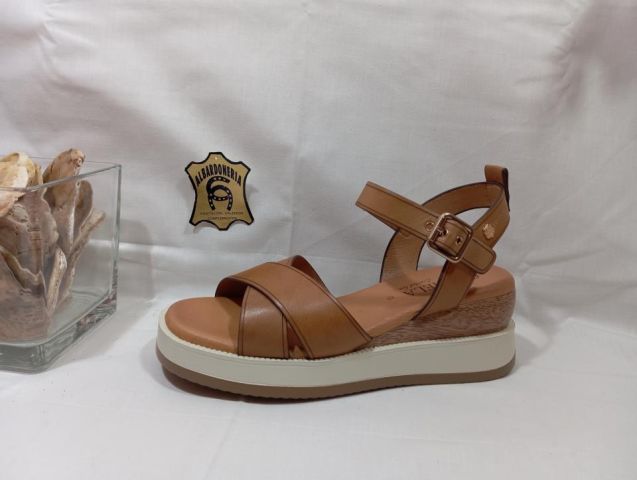 16138901 SANDALIA  PIEL CAMEL CARMELA