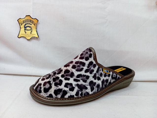 2155-8 ZAPATILLA CASA NIGER GRIS NORDIKAS