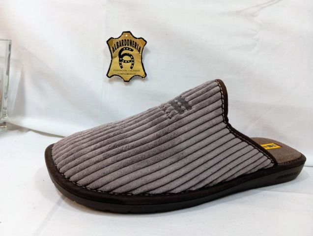 236 ZAPATILLA CASA SCOTLAND TAUPE NORDICA´S