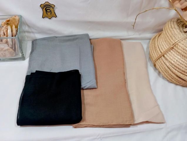 41000912 PAÑUELO 90X90 LISO 100%P