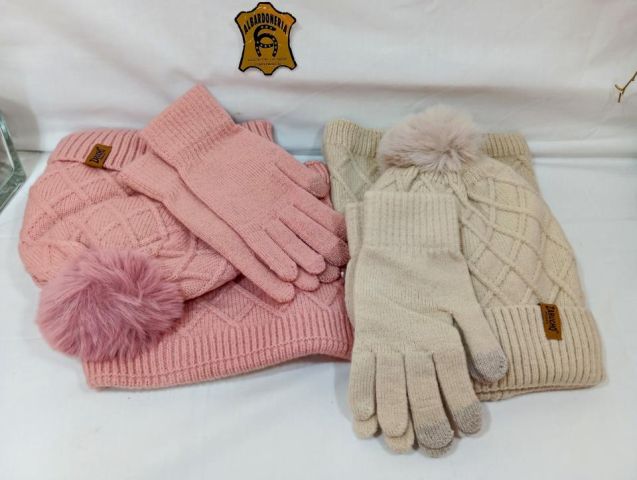 44000041 SET 3P GORRO-BRAGA-GUANTE ROMBO POMPO100%