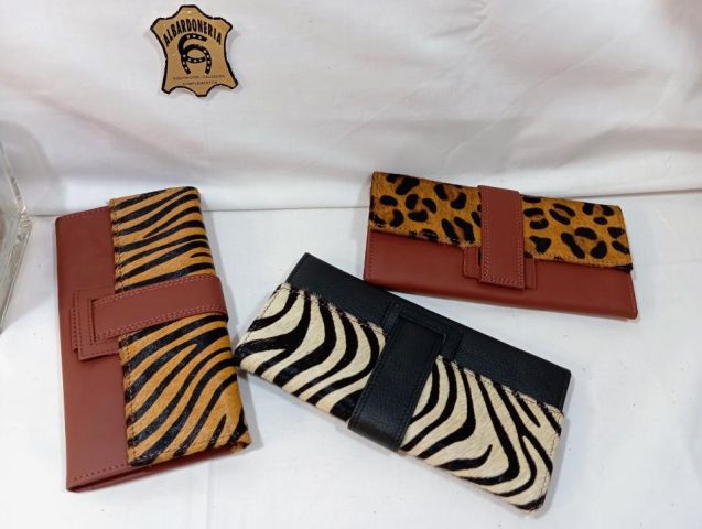 17-1007 CARTERA  PIEL POTRO 21X10.5 GALLARDO