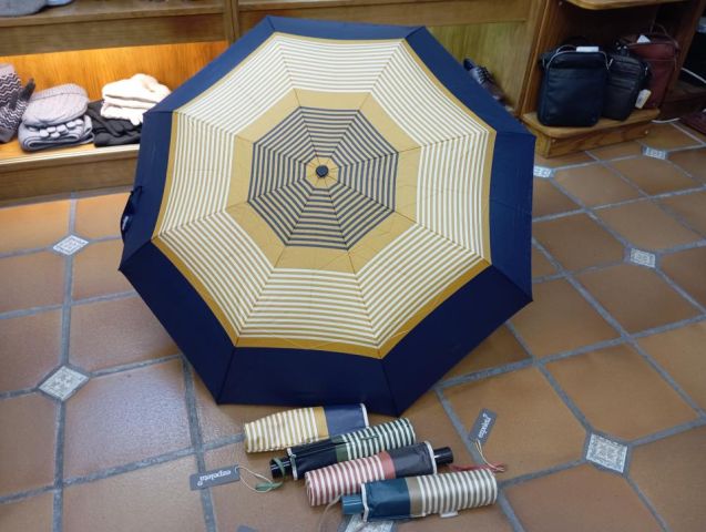 10434025 PARAGUAS SRA. 54/8AUTO.PÑ.RECT.EST.RAYAS