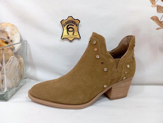 16314702-S8A3 BOTÍN SRA. SERRAJE CAMEL CARMELA