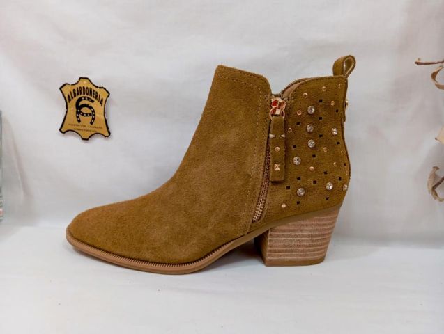 16315102-S8A3 BOTÍN SRA. SERRAJE CAMEL CARMELA