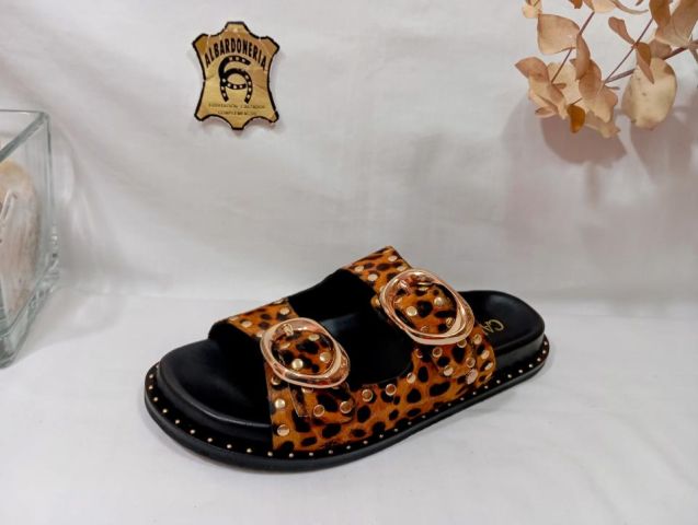 16305602-S8A1 SANDALIA SRA. PIEL LEOPARDO CARMELA