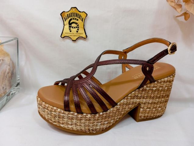 16447 SANDALIA METAL MARRÓN WEEKEND