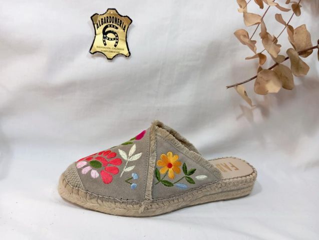 6M845805 CUÑA VITELO PIEDRA FABIOLAS