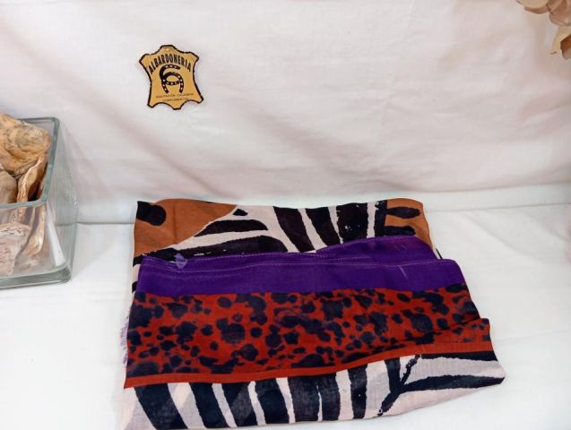 41001172 FULAR ESTAMP.TIGRE HELECHOS BORDE PRINT