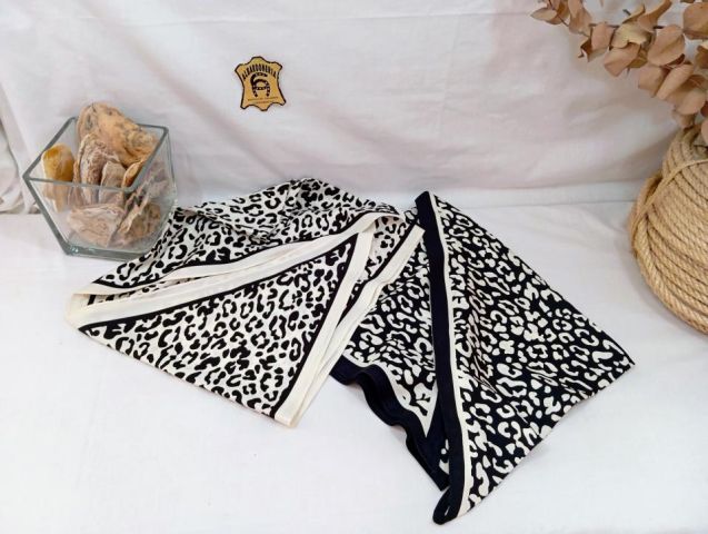 41001201 PAÑUELO TRIANGULAR PRINT ANIMAL 135*85*60