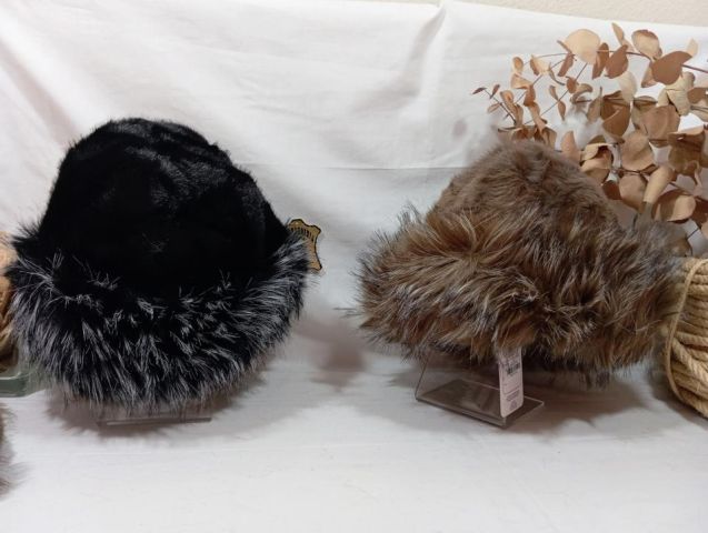 41000306 SOMBRERO LISO PELO PLUMAS